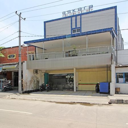 Reddoorz Near Uns Solo Hotel Exterior foto