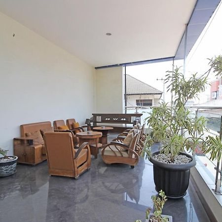 Reddoorz Near Uns Solo Hotel Exterior foto