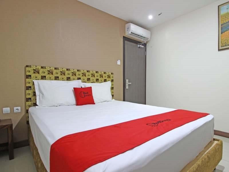 Reddoorz Near Uns Solo Hotel Exterior foto