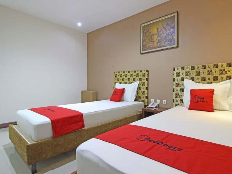 Reddoorz Near Uns Solo Hotel Exterior foto