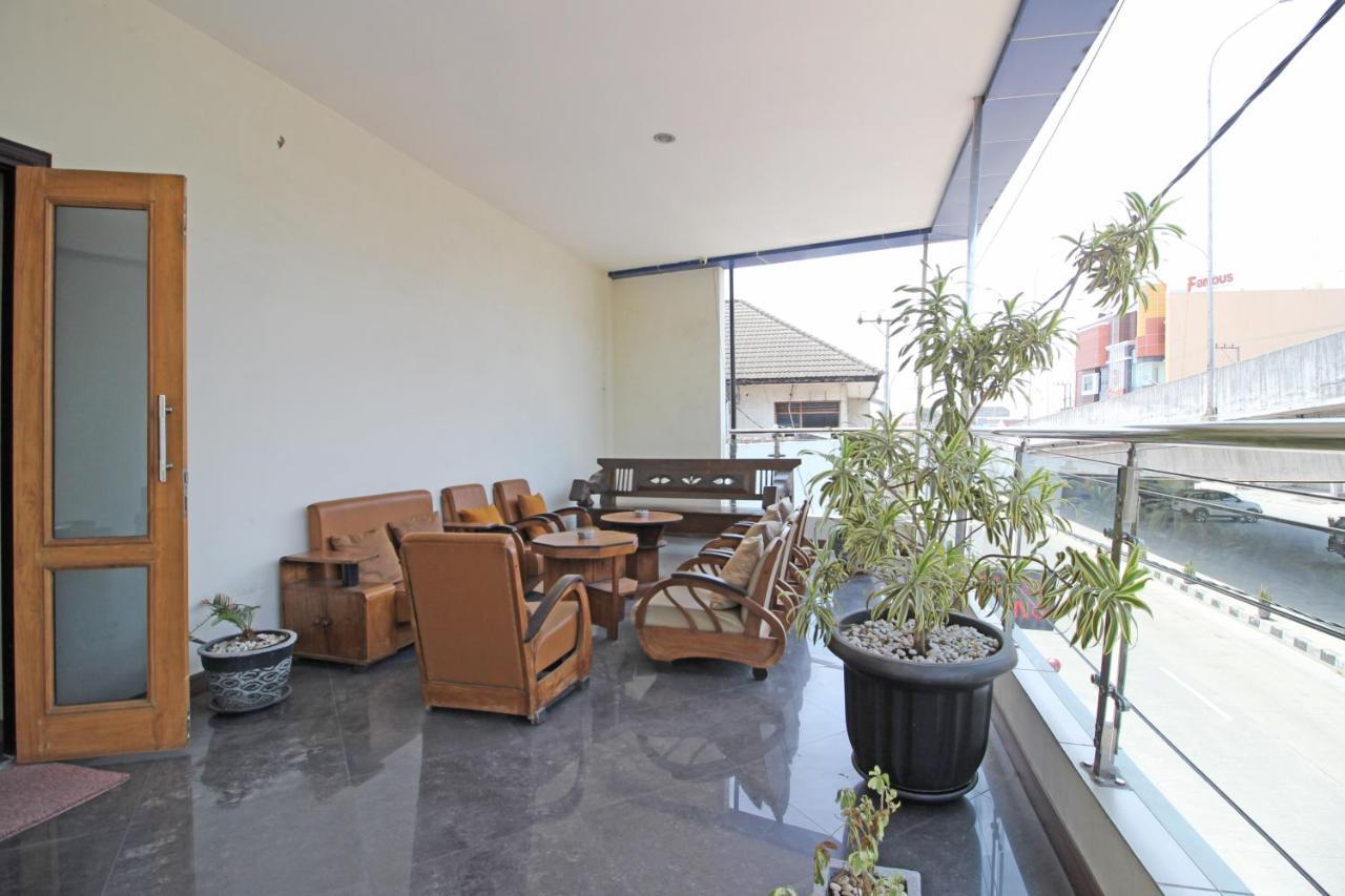 Reddoorz Near Uns Solo Hotel Exterior foto