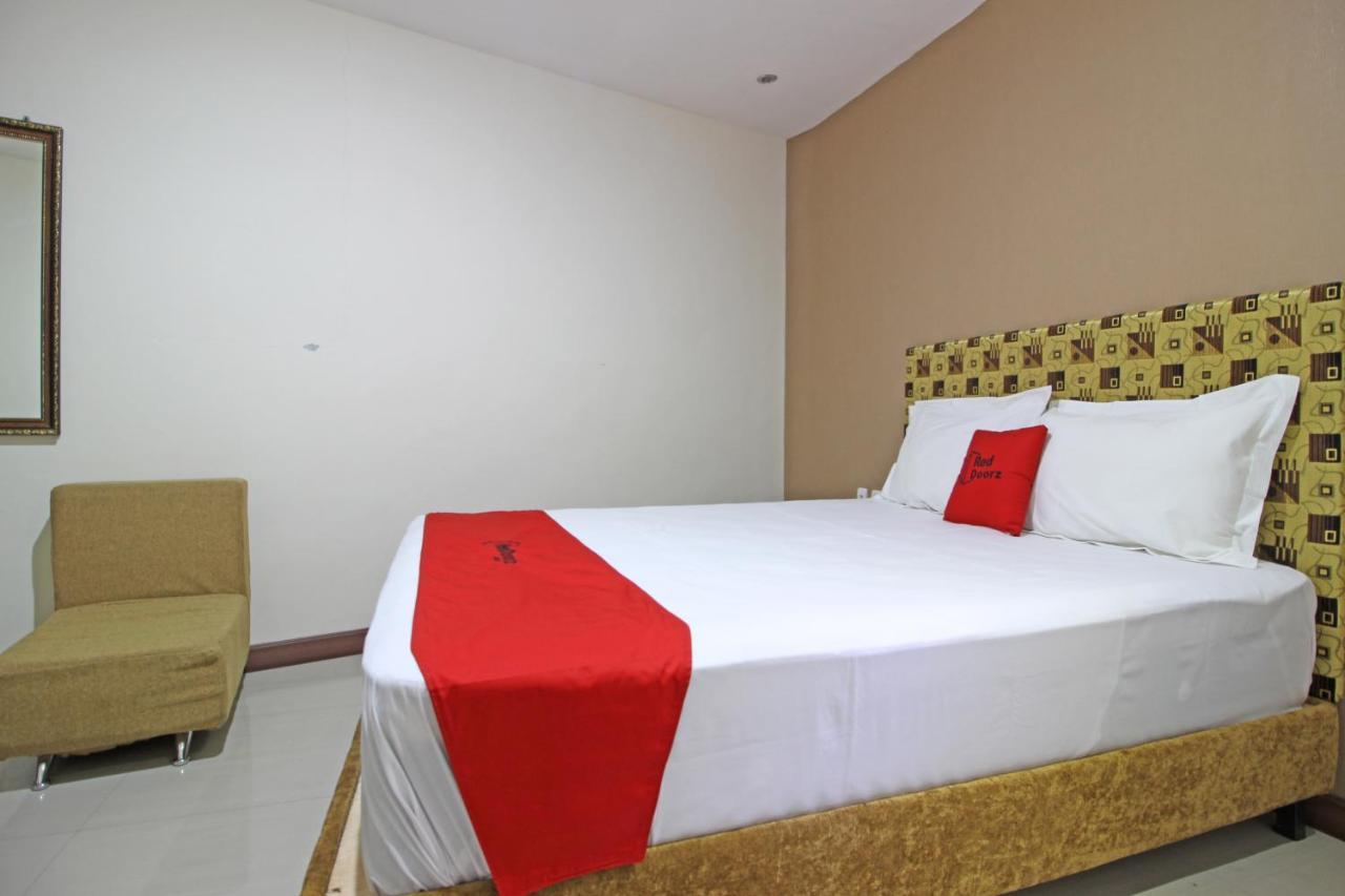 Reddoorz Near Uns Solo Hotel Exterior foto