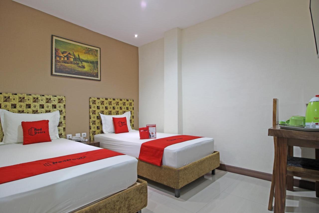 Reddoorz Near Uns Solo Hotel Exterior foto