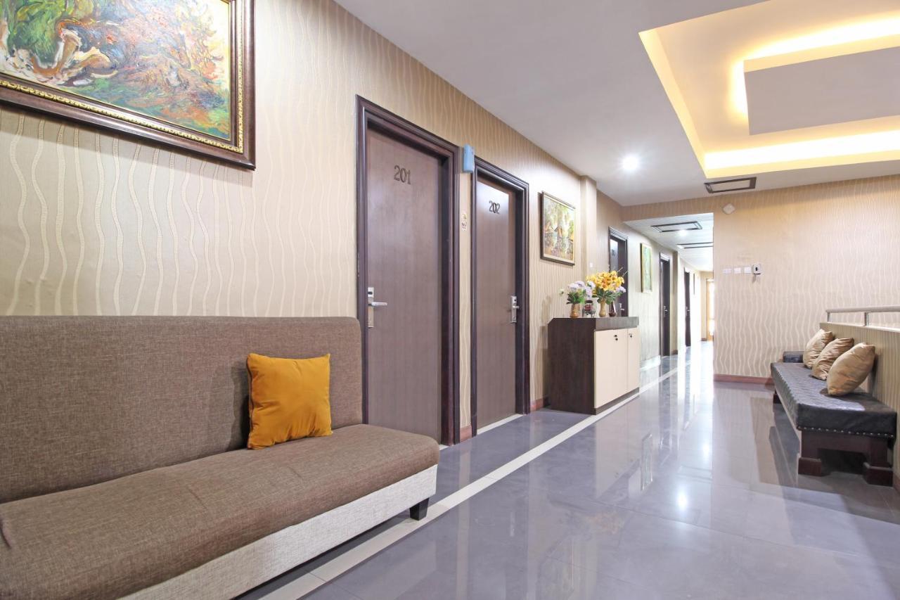 Reddoorz Near Uns Solo Hotel Exterior foto