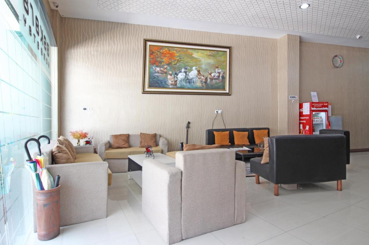 Reddoorz Near Uns Solo Hotel Exterior foto