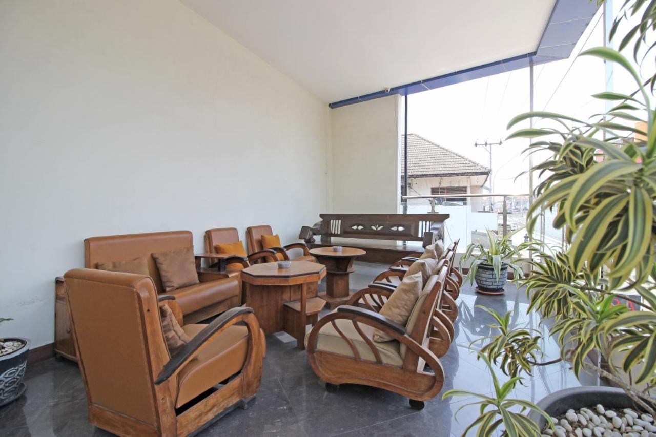 Reddoorz Near Uns Solo Hotel Exterior foto