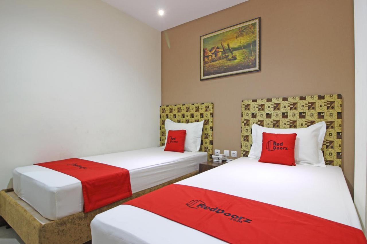Reddoorz Near Uns Solo Hotel Exterior foto