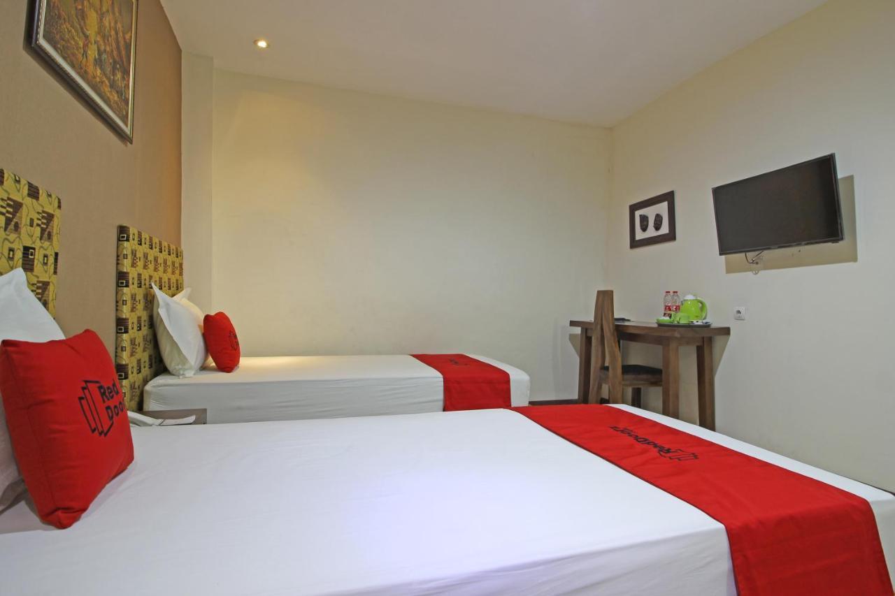 Reddoorz Near Uns Solo Hotel Exterior foto