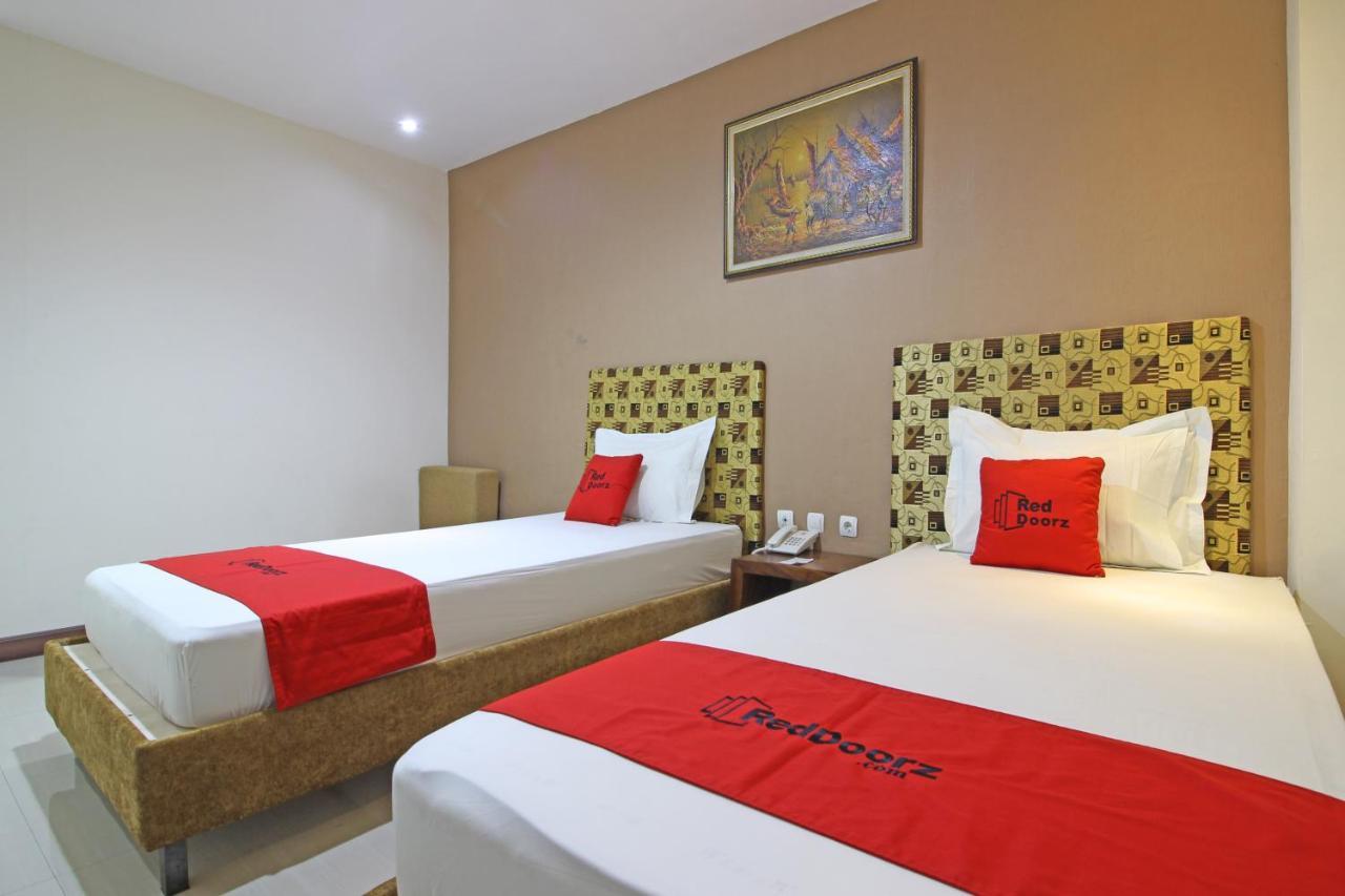 Reddoorz Near Uns Solo Hotel Exterior foto
