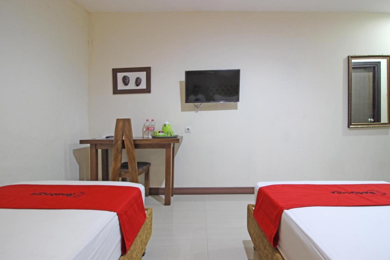 Reddoorz Near Uns Solo Hotel Exterior foto