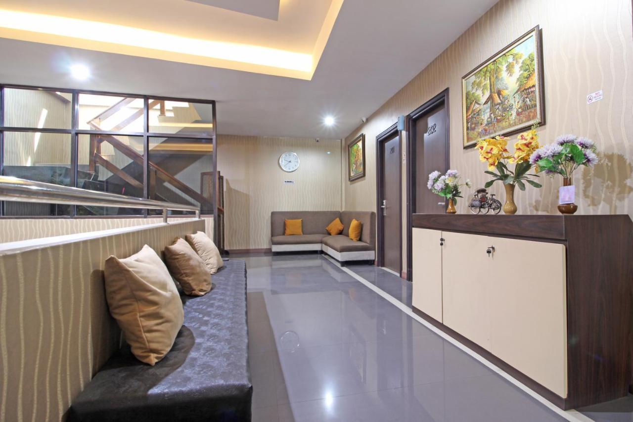Reddoorz Near Uns Solo Hotel Exterior foto